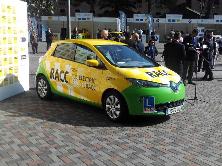 El primer vehículo 100 eléctrico para autoescuelas, Renault Zoe