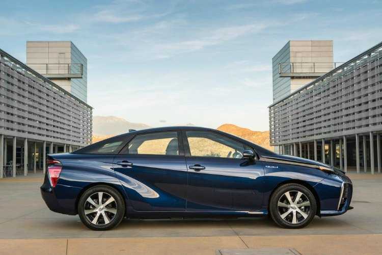 información sobre el Toyota Mirai, el sedán de pila de combustible