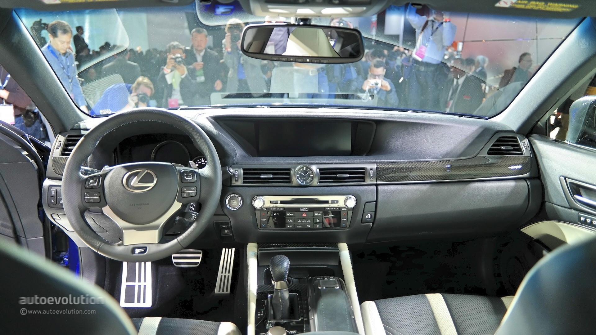 lexus-gs-f-brings-the-roaring-v8-at-the-2015-naias-live-photos_53