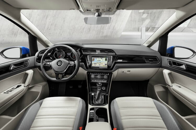 interior del nuevo Volkswagen Touran 2015