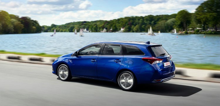 Toyota Auris Touring Sports 2015