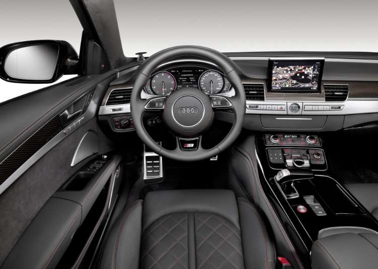 interior del Audi S8 plus