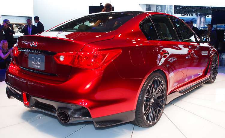 Infiniti Q50 Eau Rouge, un super sedan con el motor del Nissan GT-R