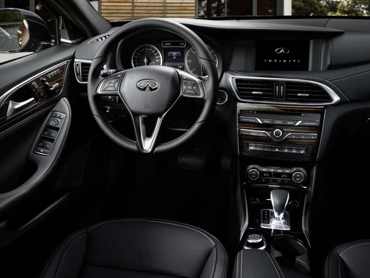 infiniti q30, nos desvela su interior