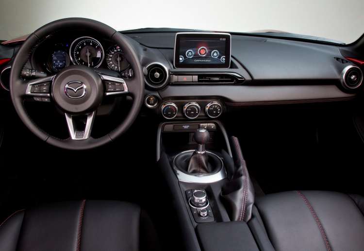 interior del mazda mx-5