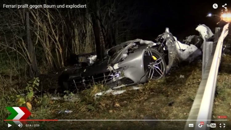 Ferrari FF accidentado en una Autobahn sobrepasando los 200 Km/h