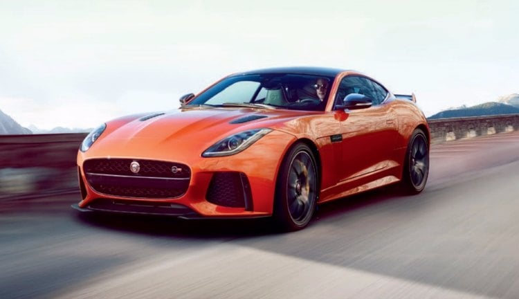 Jaguar F SVR, se ofrecerá en coupe y cabrio con 575 CV