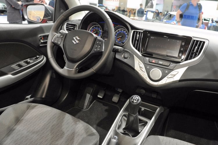 interior del suzuki baleno 2016