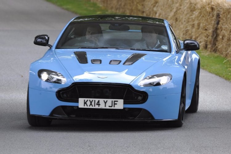 Aston Martin no piensa dejar de sacar coches con cambio manual