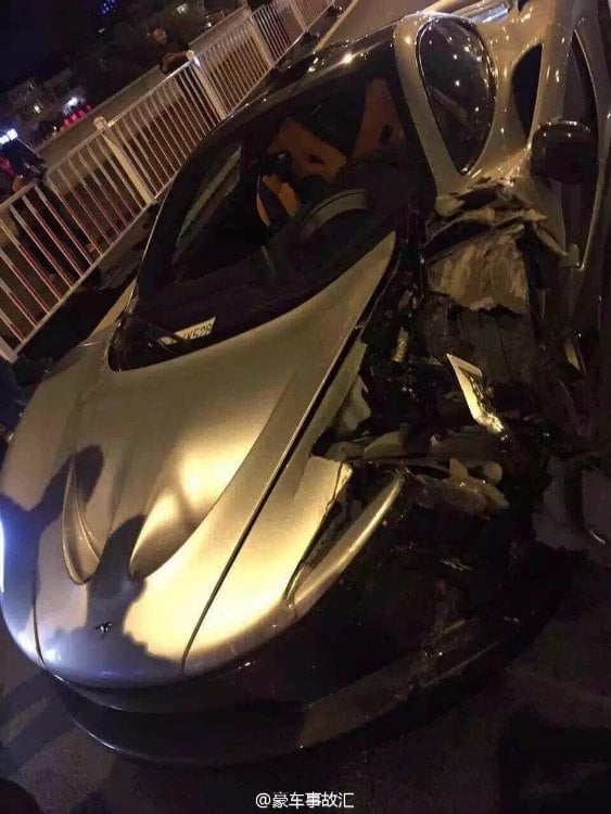 McLaren P1 destrozado en un accidente en China